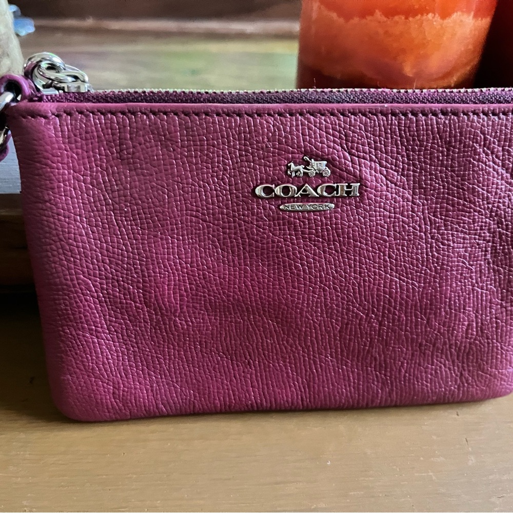 Coach Small Wristlet  fuchsia Pebble Leather